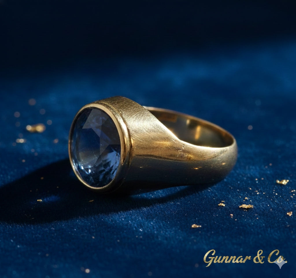 The Rare 23K High-Purity Hallmarked Signet Ring, Featuring a Faceted Deep Blue Sapphire